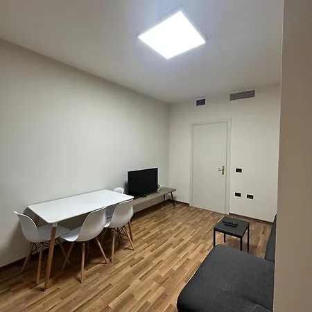 Nunu's * Tirana